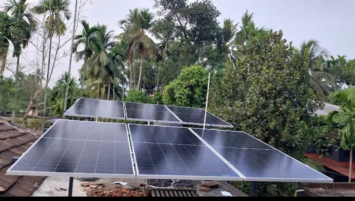 Multi-panel Rooftop Solar Array — വടക്കൻ കേരളം
