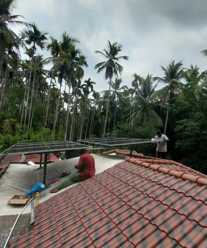 Solar Installation പുരോഗമിക്കുന്നു — പാലേരി