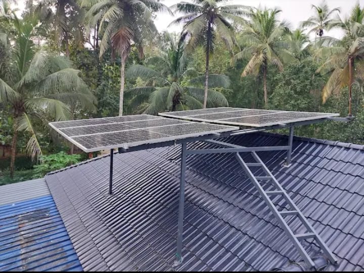 ചരിഞ്ഞ ഓട് മേൽക്കൂരയിലെ Rooftop Solar — കോഴിക്കോട്
